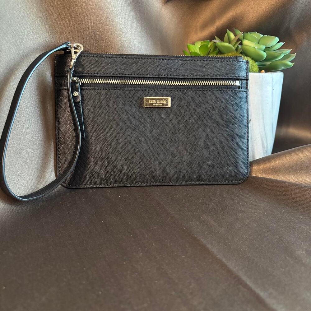Kate Spade black leather wristlet excellent condition